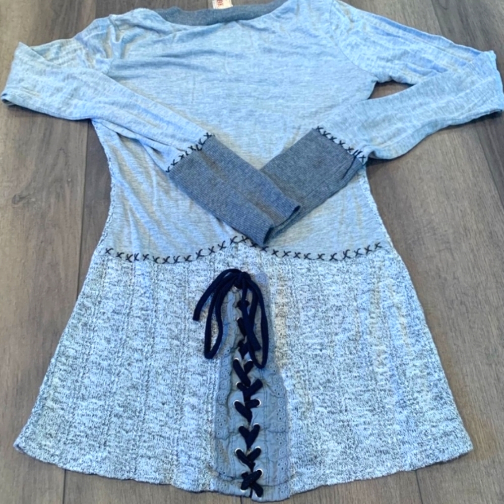 BKE pull over light weight knit long sleeve